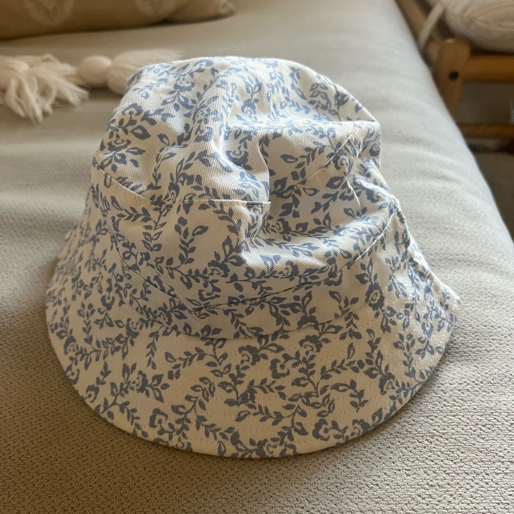 WAYF bucket hat